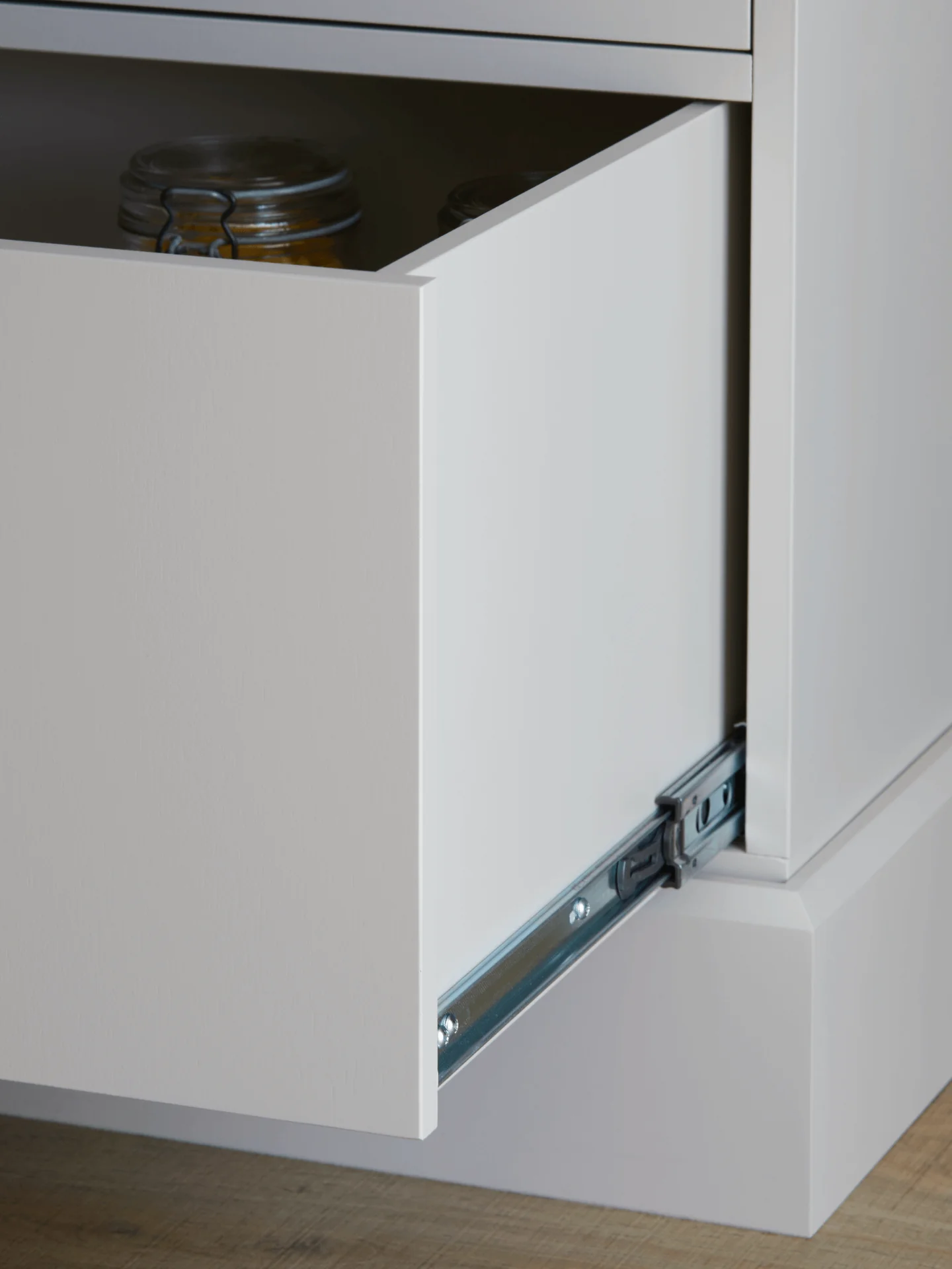 Evesham double larder cupboard - Image 3