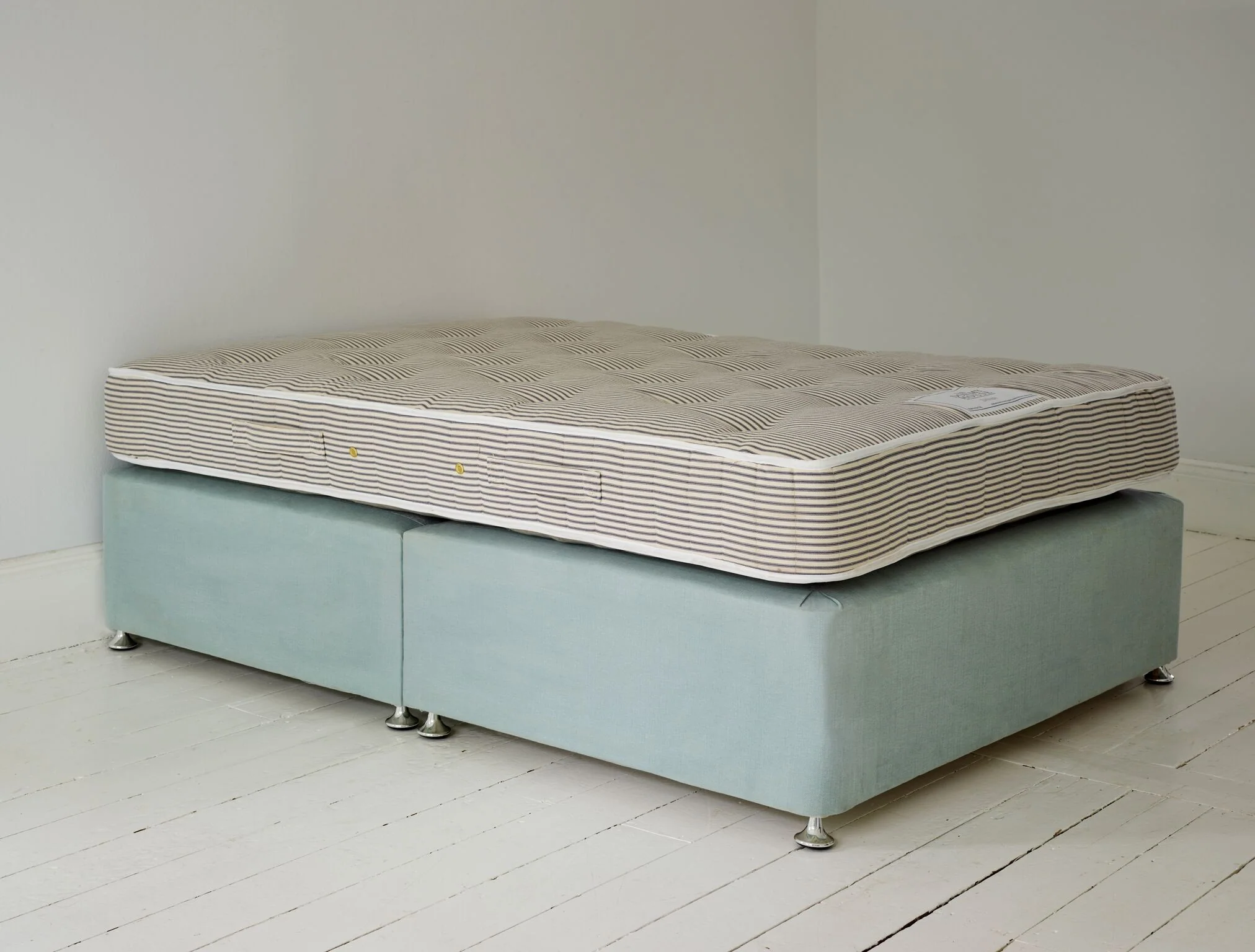 Plain Divan Bed Upholstered - Image 3
