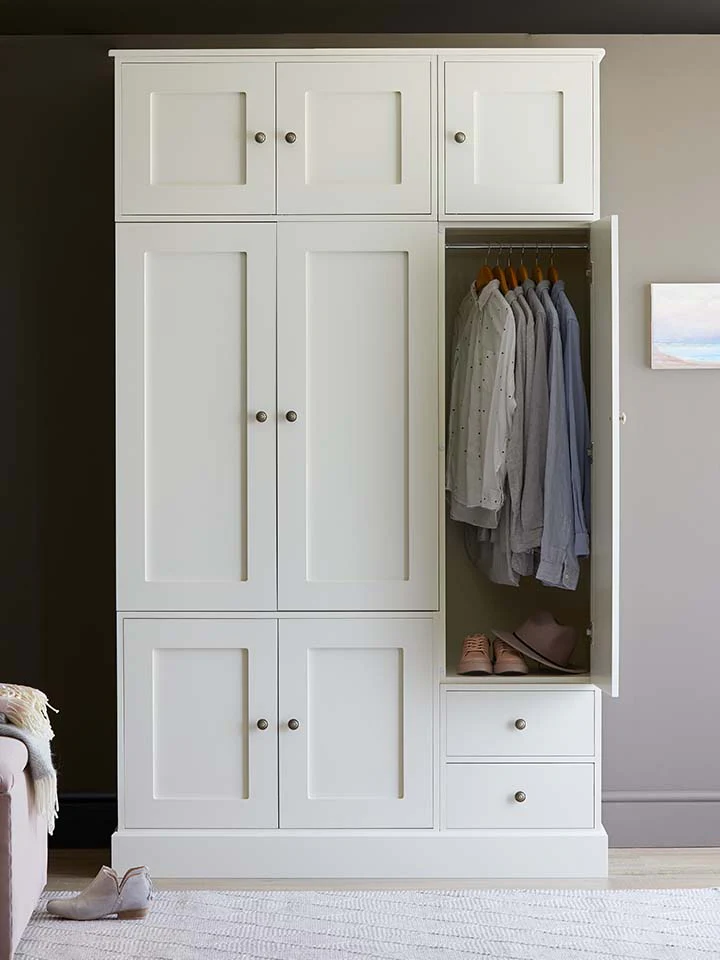 Portland triple wardrobe with top cupboards - Image 3
