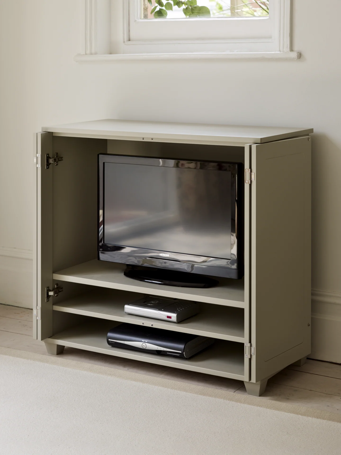 Portland TV cupboard - Image 3