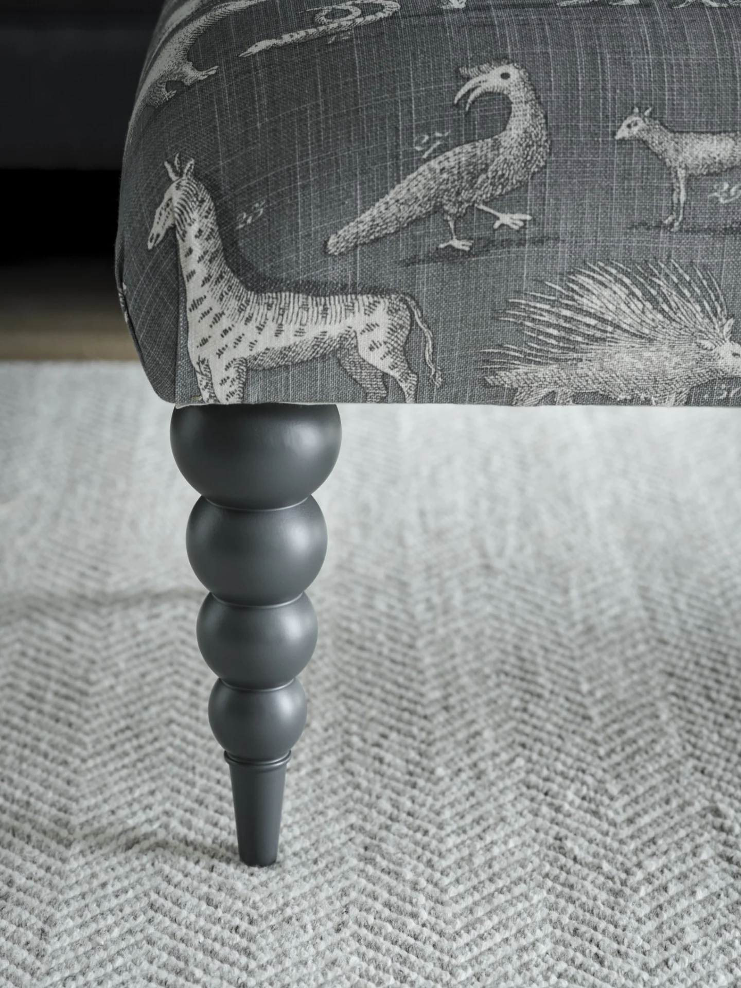 Ripley Tudor footstool - Image 3